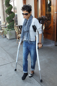 Halle Berry makes a coffee stop at Susina Bakery and Cafe in L.A. 1.2.2012_19.jpg