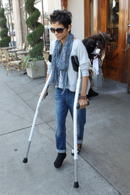 Halle Berry makes a coffee stop at Susina Bakery and Cafe in L.A. 1.2.2012_20.jpg
