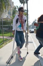 Halle Berry at Doheny School in West Hollywood 2.2.2012_05.jpg