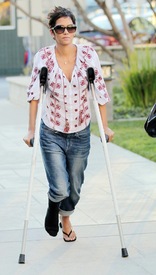 Halle Berry visits homes and schools in Malibu 9.2.2012_04.jpg