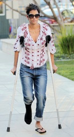 Halle Berry visits homes and schools in Malibu 9.2.2012_05.jpg