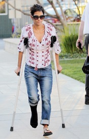 Halle Berry visits homes and schools in Malibu 9.2.2012_06.jpg