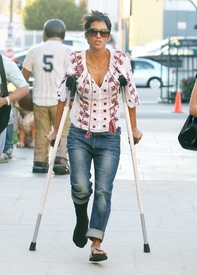 Halle Berry visits homes and schools in Malibu 9.2.2012_24.jpg