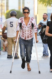 Halle Berry visits homes and schools in Malibu 9.2.2012_25.jpg