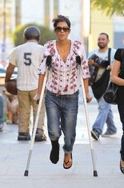 Halle Berry visits homes and schools in Malibu 9.2.2012_27.jpg