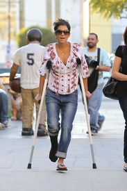 Halle Berry visits homes and schools in Malibu 9.2.2012_30.jpg