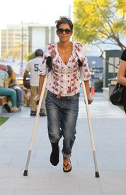 Halle Berry visits homes and schools in Malibu 9.2.2012_36.jpg