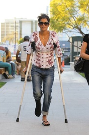 Halle Berry visits homes and schools in Malibu 9.2.2012_37.jpg