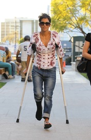 Halle Berry visits homes and schools in Malibu 9.2.2012_38.jpg