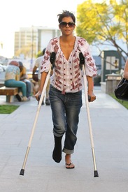 Halle Berry visits homes and schools in Malibu 9.2.2012_43.jpg