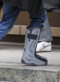 Halle Berry arrives at a hotel in Beverly Hills 19.2.2012_05.jpg