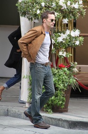 Halle Berry arrives at a hotel in Beverly Hills 19.2.2012_07.jpg