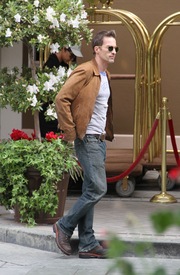 Halle Berry arrives at a hotel in Beverly Hills 19.2.2012_08.jpg
