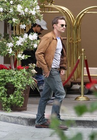 Halle Berry arrives at a hotel in Beverly Hills 19.2.2012_09.jpg