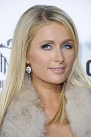 Paris Hilton_020713_05.jpg
