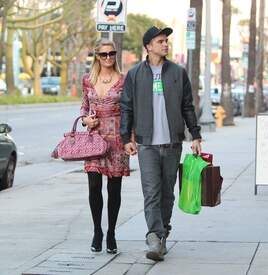 ParisHilton_BeverlyHills020913_03.jpg