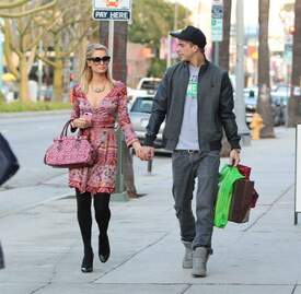 ParisHilton_BeverlyHills020913_13.jpg