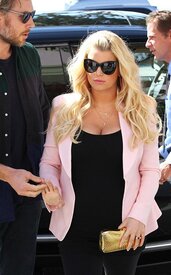 jessicasimpson_021413_05.jpg