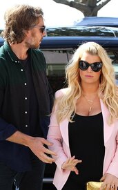 jessicasimpson_021413_06.jpg