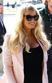 jessicasimpson_021413_08.jpg