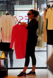 001_Tamara_Ecclestone_Ecclestone_Sisters_Go_Shopping.jpg