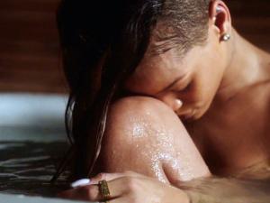 Rihanna Stay_29.jpg
