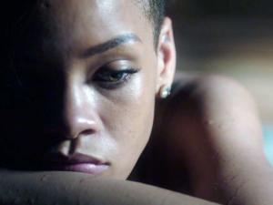 Rihanna Stay_37.jpg