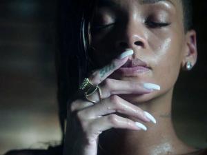 Rihanna Stay_39.jpg
