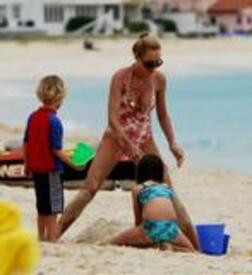 th_Celebutopia_Uma_Thurman_on_holiday_in_the_Caribbean_20.jpg