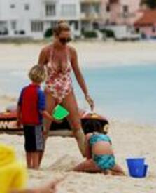 th_Celebutopia_Uma_Thurman_on_holiday_in_the_Caribbean_40.jpg