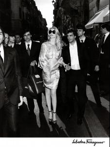 SalvatoreFerragamo200712_VogueLatina_Unk_ClaudiaSchiffer.jpg