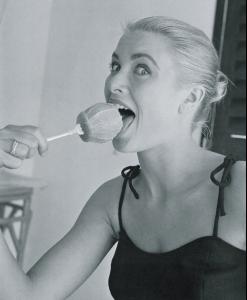 Grace_Kelly_rg_10243172_8.jpg