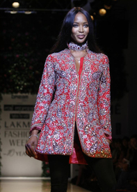naomi_campbell_models_in_mumbai_01.jpg