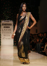 naomi_campbell_models_in_mumbai_13.jpg