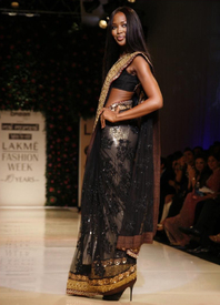 naomi_campbell_models_in_mumbai_02.jpg