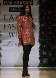 naomi_campbell_models_in_mumbai_03.jpg