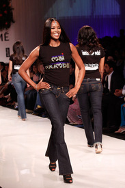 naomi_campbell_models_in_mumbai_08.jpg