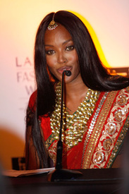 naomi_campbell_models_in_mumbai_10.jpg