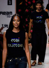 naomi_campbell_models_in_mumbai_32.jpg