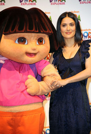 celebrity_paradise.com_TheElder_SalmaHayek2010_03_02_DoraTheExplorersLandmark10THAnniversary128.jpg
