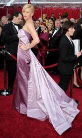 CCharlizeTheronarrivesatthe82ndAcademyAwards_01_122_66lo.jpg