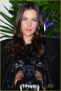nicole_richie_liv_tyler_givenchy_gals_11.jpg