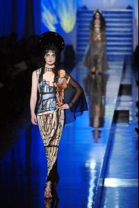 41693_celebrity_city_Jean_Paul_Gaultier_Paris_S_S_07_Haute_Couture_2_123_272lo.jpg