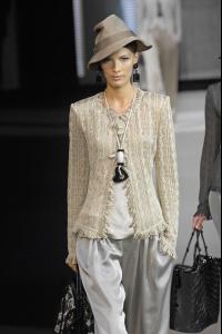 79881_celebrity_city_Giorgio_Armani_Milan_Fashion_Show_59_123_385lo.jpg