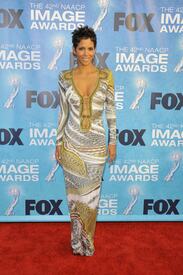 HalleBerry42ndNAACPImageAwardsinLA03Mar2011_002.jpg