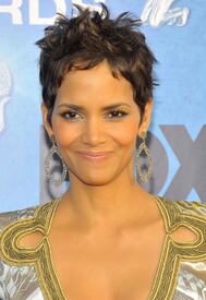 HalleBerry42ndNAACPImageAwardsinLA03Mar2011_003.jpg