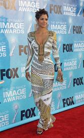 HalleBerry42ndNAACPImageAwardsinLA03Mar2011_009.jpg