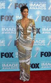 HalleBerry42ndNAACPImageAwardsinLA03Mar2011_013.jpg