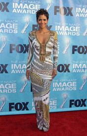 HalleBerry42ndNAACPImageAwardsinLA03Mar2011_014.jpg