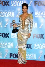 HalleBerry42ndNAACPImageAwardsinLA03Mar2011_025.jpg